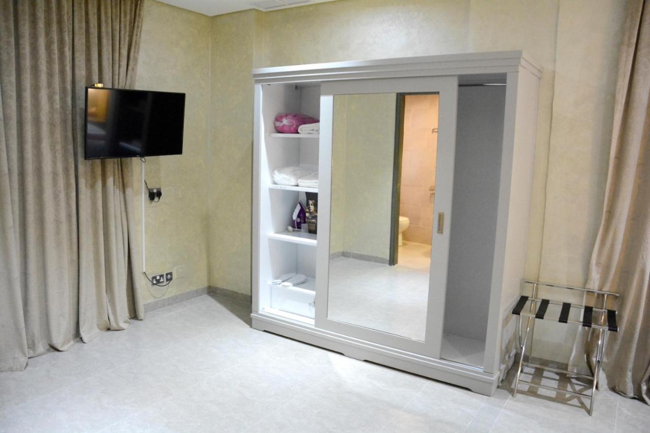 ذا فيفتى ايت السالمية Aparthotel Kuwait City Eksteriør bilde